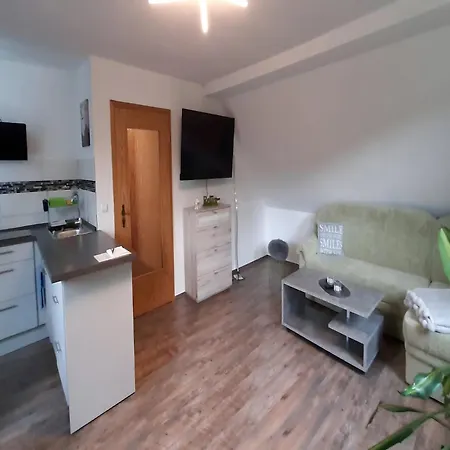 Lakeside Family Escape, Cleaning Included Apartment *